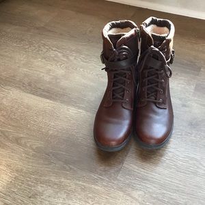 Ugg Kesey Boots. Size 9